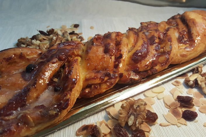 Trenzas de noces, améndoas e pasas